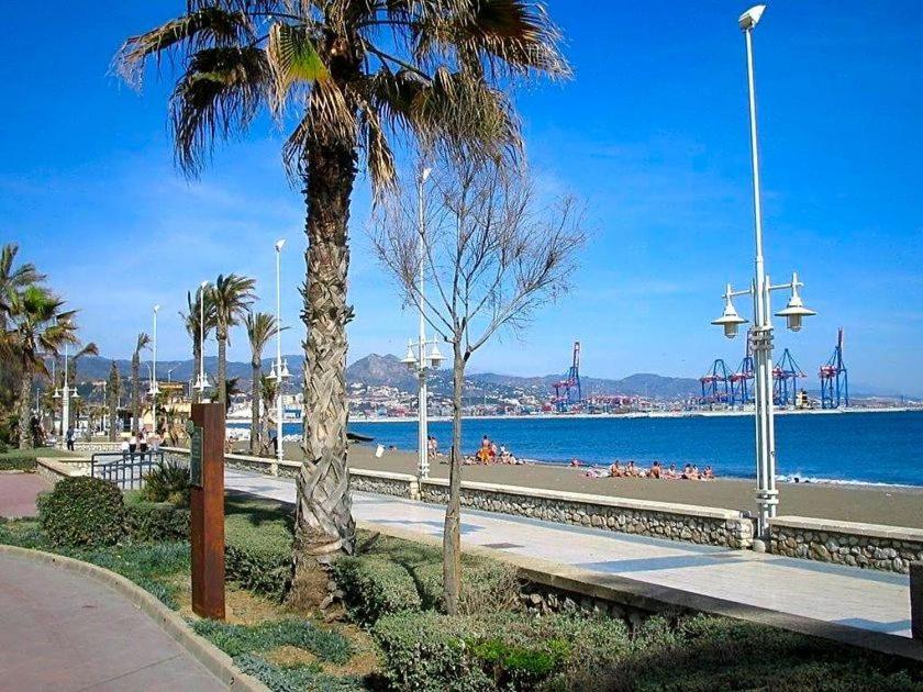 Reyna Apartamentos Malaga Zewnętrze zdjęcie