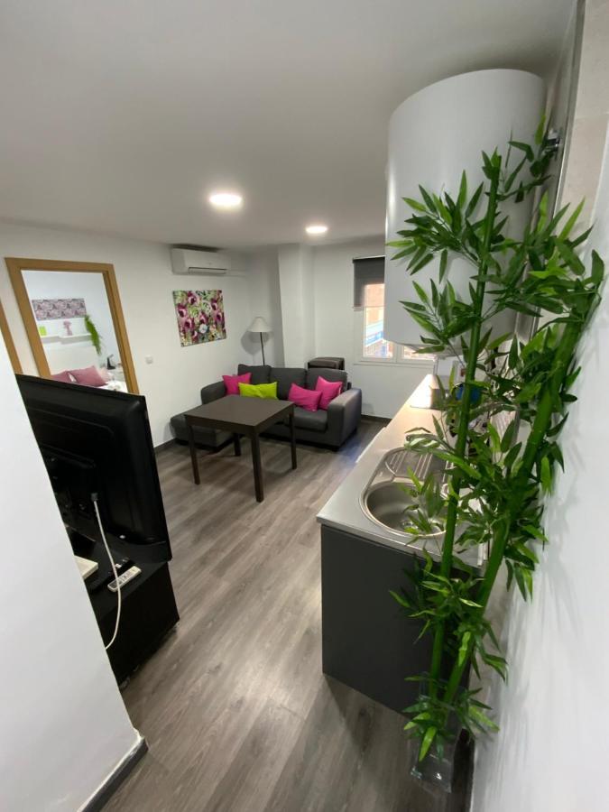 Reyna Apartamentos Malaga Zewnętrze zdjęcie